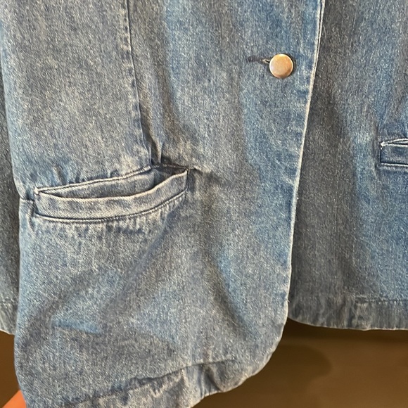 Vintage denim blazer. Size Medium. Great condition - Picture 4 of 7